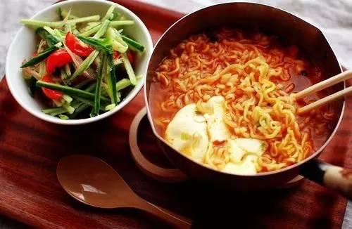 国外吃国产方便面视频,跨越国界的味蕾之旅