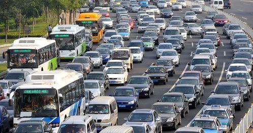 国产两轮汽车堵车视频,车流如织，交通瘫痪  第3张